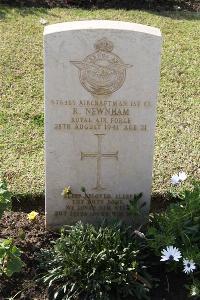 Ismailia War Memorial Cemetery - Newnham, Robert